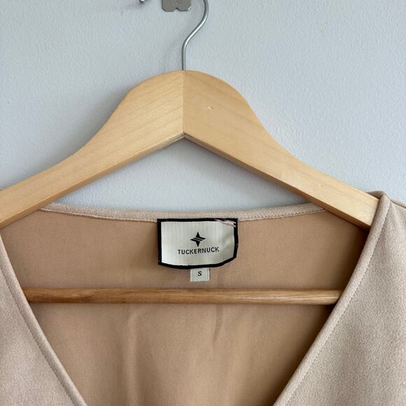 Tuckernuck Bone Suede Easton V-Neck Ruffles 3/4 Sleeve Blouse Cream S - Picture 6 of 10